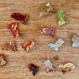 Cute goldfish figurine in agate semi-precious natural stone