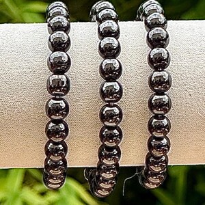 Round beaded bracelet in semi-precious hematite stone