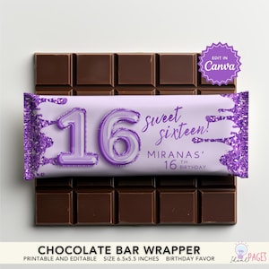 Puede incluir: Una barra de chocolate con envoltorio morado. El envoltorio dice "16 sweet sixteen!" con el nombre "Miranas'" y "16th birthday". El envoltorio mide 16,5 x 14 cm. La barra de chocolate es un recuerdo de cumpleaños.