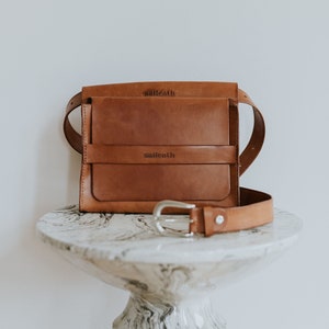 ANNA 4-en-1 : sac à bandoulière en cuir, pochette, sac banane et ceinture en cuir/sac banane en cuir marron/sac banane Saileath en cuir tanné végétal