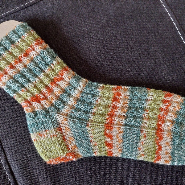 Handgestrickte Socken Größe 38/39 mit Muster