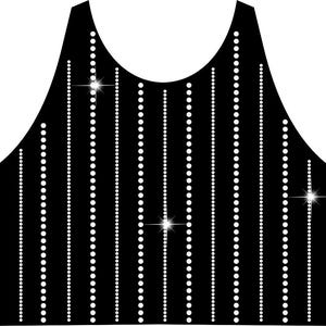 Può includere: Top corto nero con scollatura rotonda, adornato con file verticali di strass bianchi. Il design presenta accenti scintillanti, creando un effetto glamour. Adatto a varie occasioni.