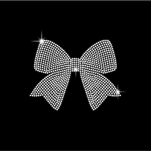 Puede incluir: Un diseño de lazo blanco brillante sobre un fondo negro. El lazo está hecho de numerosos puntos blancos redondos, creando un efecto texturizado. El diseño incluye reflejos que añaden un toque de glamour. Adecuado para varias aplicaciones.