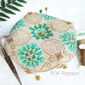 Modernes Boho Kreuzstich Biscornu Muster für Mint und Kaffee Nadelkissen.  Stilvolles und elegantes Design für Ihr nächstes Frühlingsprojekt.