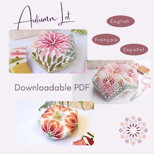 Peut inclure: Trois coussinets à aiguilles hexagonaux avec des motifs de broderie florale. Les coussinets sont dans des tons de rose, de vert et de blanc. Les coussinets sont sur un fond blanc avec le texte "Autumn Jot" et "Downloadable PDF" en violet. Les textes "English", "Français" et "Español" sont dans des cercles blancs sur un fond rose.