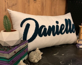 Almohada con nombre personalizado, almohada con nombre de aguja perforada, almohada personalizada para niño con diseño de símbolo que representa el significado del nombre, decoración de habitación de niño, regalo para guardería