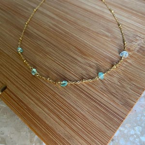 Collana in pietra naturale irregolare / apatite azzurra / pietra blu / ottima per stratificazione