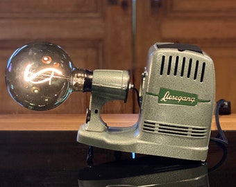 Slide projector upcycling table lamp dimmable