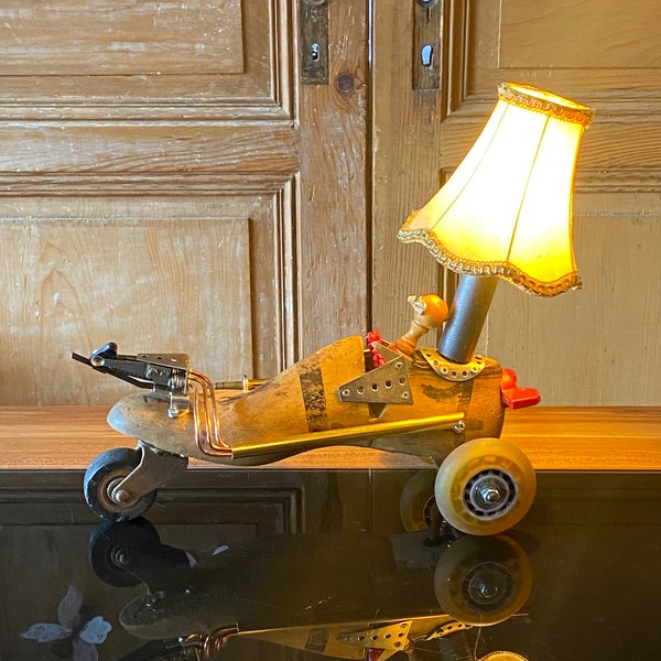 Lampe de table upcycling robot steampunk moto voiture