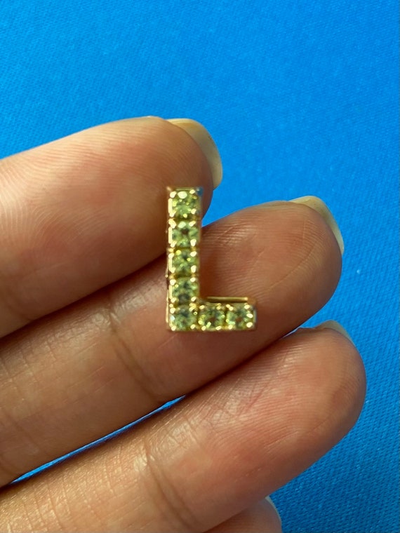 14k Yellow Gold Monogram Pendant ‘L’ with Peridot… - image 1