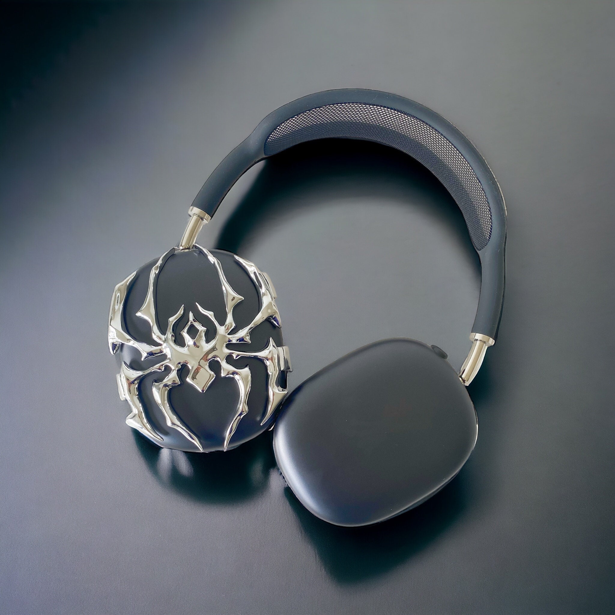 Silver Spider Airpods Max Covers: Cyberpunk Metal