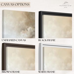 Peut inclure: Quatre options d'impression sur toile pour une peinture d'un ciel nuageux. Les options sont sans cadre, cadre noir, cadre marron et cadre blanc.