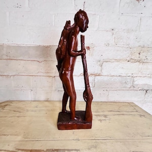 Vintage afrikanische handgeschnitzte Holzfigur | Mann mit Antilope & Gewehr | Tribal Dekor | 41 cm Groß | Detaillierte ethnische Kunst