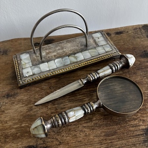 Vintage Perlmutt Schreibtisch-Set - Brieföffner, Lupe & Halter | Elegantes Büro Dekor | Geschenk für Schriftsteller oder Sammler