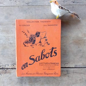 Charming vintage 1940s book 'en sabots' - retro illustrations - excellent condition