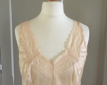 Vintage Peach Lace Slip Dress – French Lingerie, Size 40/42