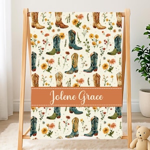 Bottes de cow-girl couverture personnalisée pour bébé fille, couverture prénom fleurs sauvages de l&#39;ouest, cadeau d&#39;anniversaire de baby shower ou de bambin, décoration de chambre de cow-girl