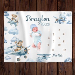 Pilootbeer personaliseren mijlpaaldeken babyjongen, groeimeter maand, luchtvaartkwekerij, pasgeboren foto, beer in vliegtuig kraamcadeau