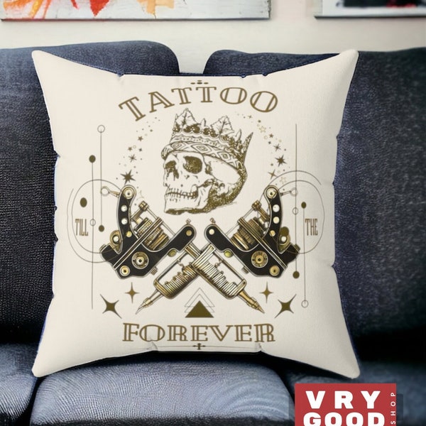 Tattoo Till the Forever : Oreiller – Cadeau parfait pour les amateurs de tatouages et les artistes. Crâne de pirate avec machines à tatouer, décoration unique pour la maison et le magasin