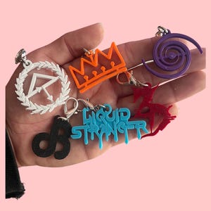 Personalizowane zapięcia inspirowane EDM! Zeds Dead, Jade Cicada, G Jones, Pretty Lights, Daily Bread, Charles, Odesza, Subtronics Inzo Griz