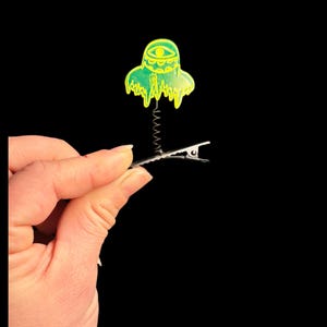¡Brotes inspirados en los cíclopes de Subtronics! ¡Brillan con luz negra!