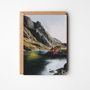 Carte de voeux cabane norvégienne, carte de voeux cabane « Drifting by », carte d'anniversaire aventure, art du paysage, carte montagne, carte Cottagecore