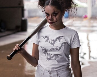 Halloween Bat Shirt Vintage Gothic Three Bats Tee Spooky Vampire Shirt for Women Men Fall Aesthetic Creepy Halloween Outfit