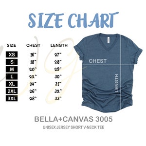 Puede incluir: Tabla de tallas para una camiseta unisex de cuello en V. La tabla muestra las medidas de pecho y largo en cm para las tallas XS a 3XL. Se muestra una camiseta azul con cuello en V con indicadores de pecho y largo.