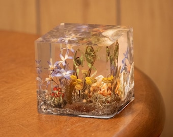 Vintage W Rolfe lucite cube wildflower paperweight
