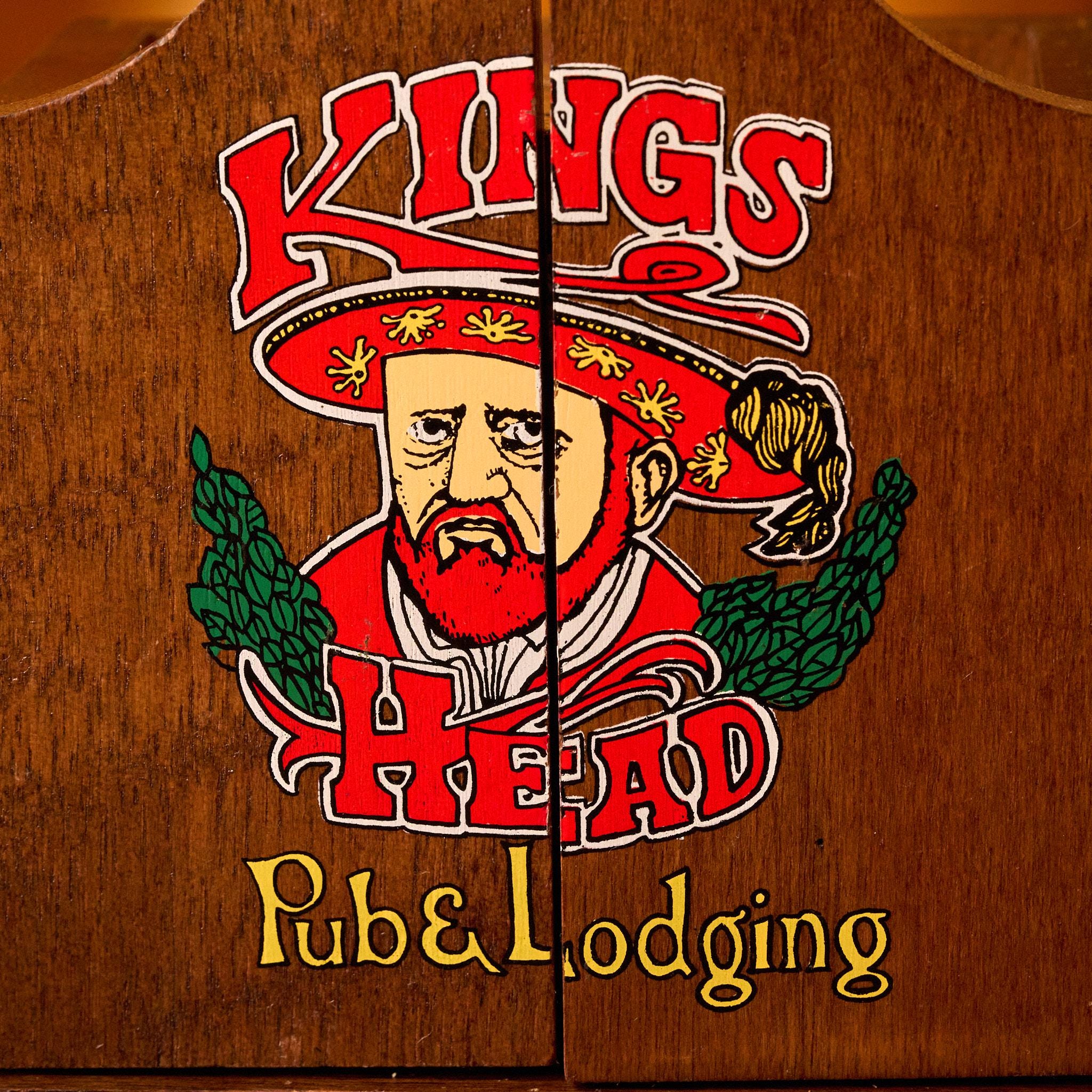 Vintage Kings Head Pub & Lodging Coaster Dart Board Set WITH DARTS