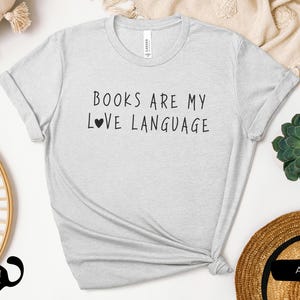 Bücher sind meine Liebe Sprache Tshirt, süßes Buch-Liebhaber-Shirt, lustiges Leser-Shirt, Bücherwurm-T-Stück, Bücherwurm-Shirt, Buch-Liebhaber-Geschenk, Bibliothekargeschenk