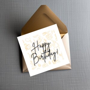 Cartão de feliz aniversário com fundo de coisas de festa