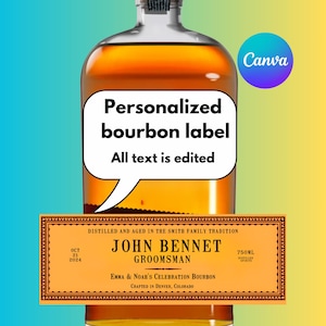 Puede incluir: Una etiqueta de bourbon personalizada con el texto "John Bennet, Groomman, Emma & Noah's Celebration Bourbon, Crafted in Denver, Colorado". La etiqueta es naranja con un borde marrón y está pegada a una botella de vidrio transparente llena de líquido ámbar.