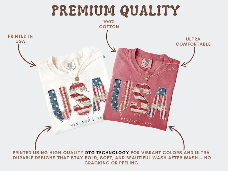 Puede incluir: Se muestran dos camisetas, una crema y otra roja. Cada una presenta la palabra "USA" en un dise&ntilde;o de bandera estadounidense desgastada, con "VINTAGE 1776" debajo. Las camisetas son 100% algod&oacute;n y se describen como ultra c&oacute;modas.