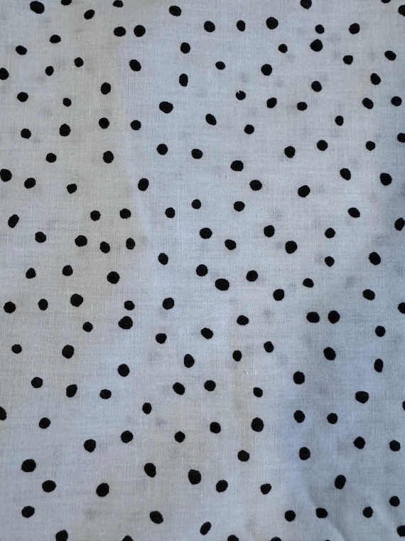 White with Black Irregular Polka Dots – Lightweight Cotton Fabric 300