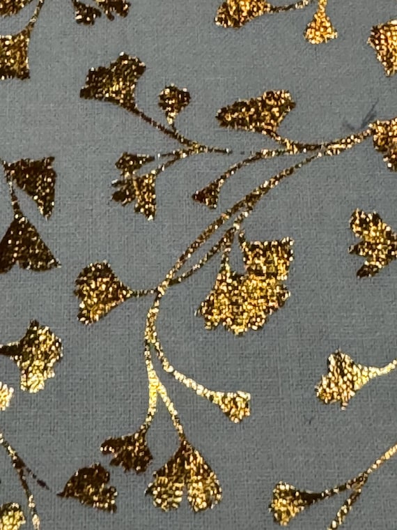 Metallic Gold Floral on Light Cream 200