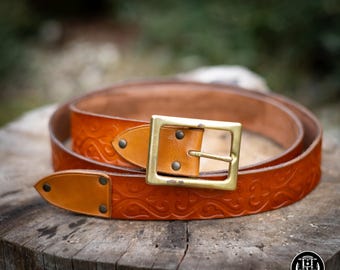 Handgefertigter Cosplay Gürtel aus Leder: Mittelalter-Ritter-Accessoire