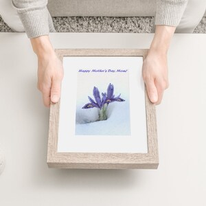 Glad mors dag, mamma! Blå irisar plockar genom snön, personlig mors dag-present, iris akvarellmålning handgjord original