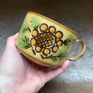 Beautiful 70’s Vintage Sunflower Mug