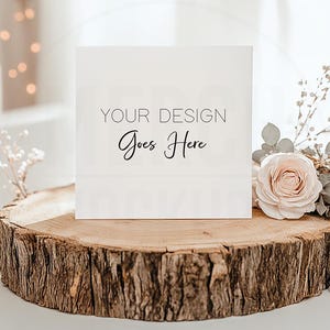 Mockup di biglietto di nozze rustico Boho quadrato / Mockup di design di biglietto di invito / Mockup di biglietto di battesimo / Baby Shower / Mockup di biglietto elegante / PSD