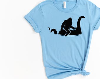 Camiseta del monstruo Bigfoot del lago Ness, camiseta Bigfoot, regalo Bigfoot, camiseta Bigfoot Sasquatch, camiseta Bigfoot, camiseta Yeti, camiseta Bigfoot