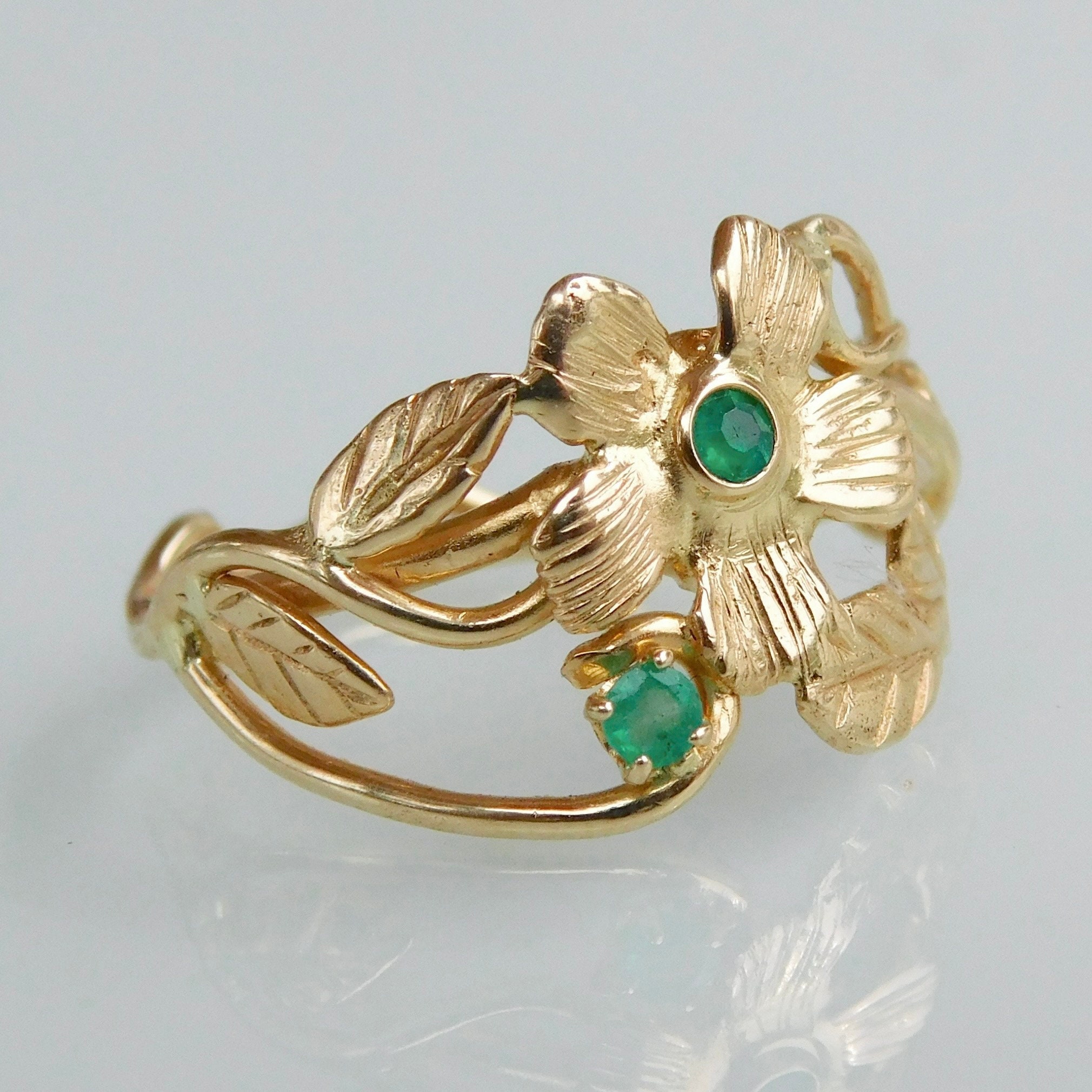 エメラルド フラワーデザイン ゴールドリング 1778 エメラルドリング