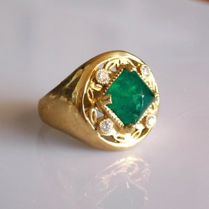 Emerald Ring in 18k Solid Gold | Colombian Sugar Loaf Emerald | Natural Diamond Statement Ring | Customizable Size | Free Shipping