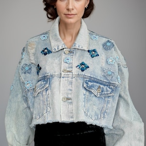 Ewaso Einzigartige bestickte Jeansjacke / Upcycled