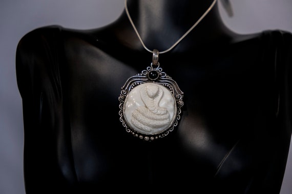 Vintage Fair Trade Thai Carved Cobra Onyx Sterlin… - image 1
