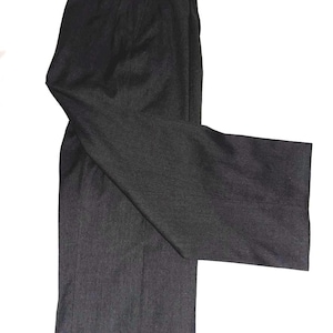 Calça social de lã Loro Piana: Pal Zileri, calça plissada cinza, fabricada na Itália, tamanho 37 (largura) x 27 (comprimento).