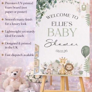 Pu&ograve; includere: Un cartello in legno rustico con la scritta "Welcome to our home" in lettere bianche. Il cartello presenta una finitura invecchiata e un design semplice e invitante, perfetto per l'arredamento dell'ingresso.