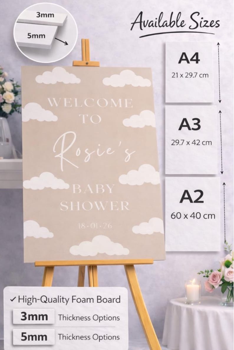 Op de afbeelding: Een beige foam board bord met de tekst "Welcome to Rosie's Baby Shower" en de datum 18-01-26. Beschikbare maten zijn A4 (21 x 29,7 cm), A3 (29,7 x 42 cm) en A2 (60 x 40 cm).