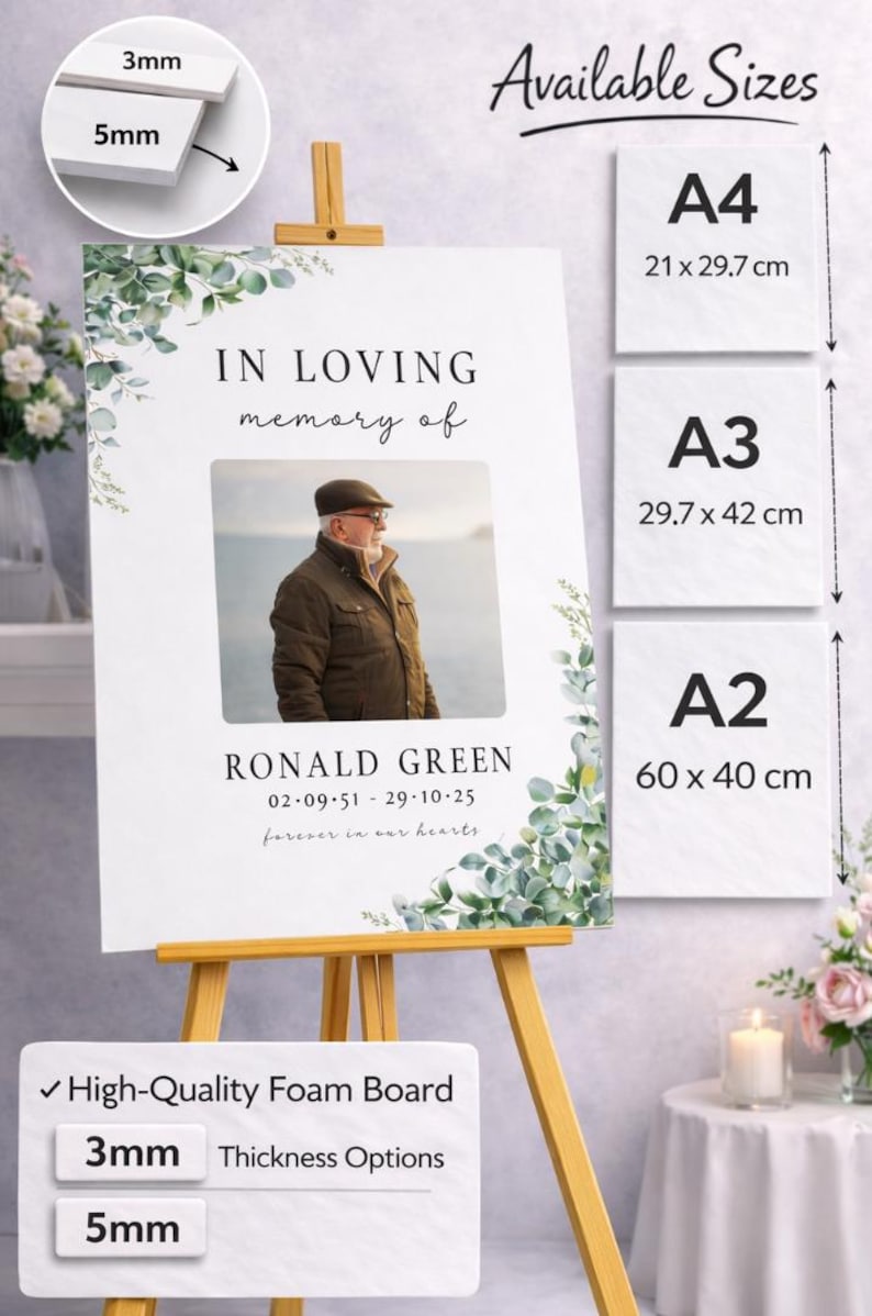 Peut inclure: Panneau comm&eacute;moratif sur chevalet, avec photo et texte "IN LOVING memory of RONALD GREEN". Tailles disponibles : A4 (21 x 29,7 cm), A3 (29,7 x 42 cm) et A2 (60 x 40 cm). Panneau en mousse de haute qualit&eacute;, options d'&eacute;paisseur 3 mm et 5 mm.