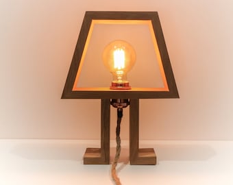 Tischlampe aus Holz - Zuhause